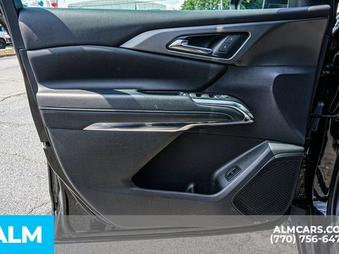 Used 2025 Chevrolet Traverse LT FWD image 53