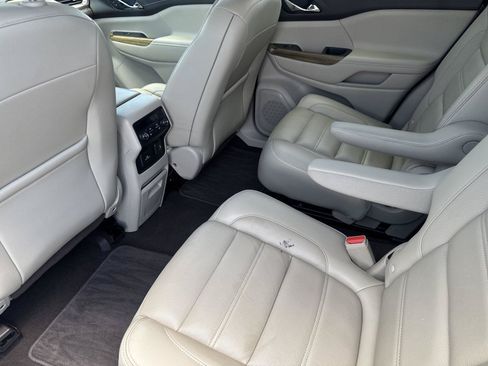 Used 2019 GMC Acadia Denali w/ Technology Package AWD/4WD image 32