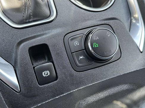 Used 2023 Chevrolet Traverse LT AWD/4WD image 29