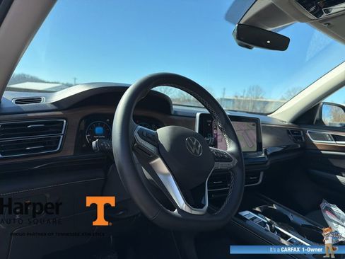 Used 2025 Volkswagen Atlas SE w/ Panoramic Sunroof Package image 14
