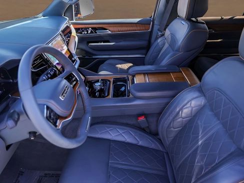 Used 2024 Jeep Grand Wagoneer Series III image 9