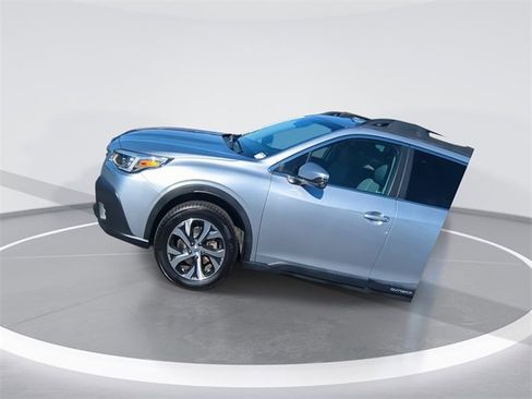 Used 2021 Subaru Outback Limited image 4