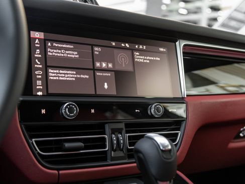 New 2026 Porsche Macan image 25