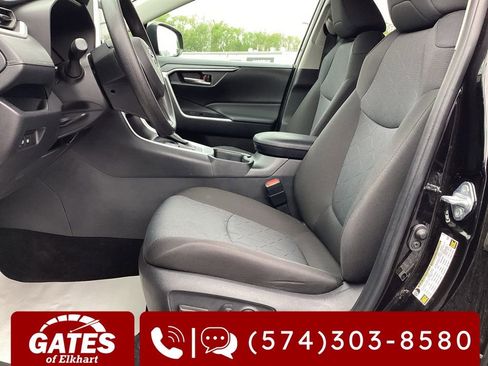 Used 2025 Toyota RAV4 XLE AWD/4WD image 14