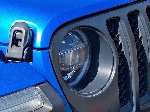 Used 2022 Jeep Gladiator Rubicon w/ LED Lighting Group AWD/4WD image 9