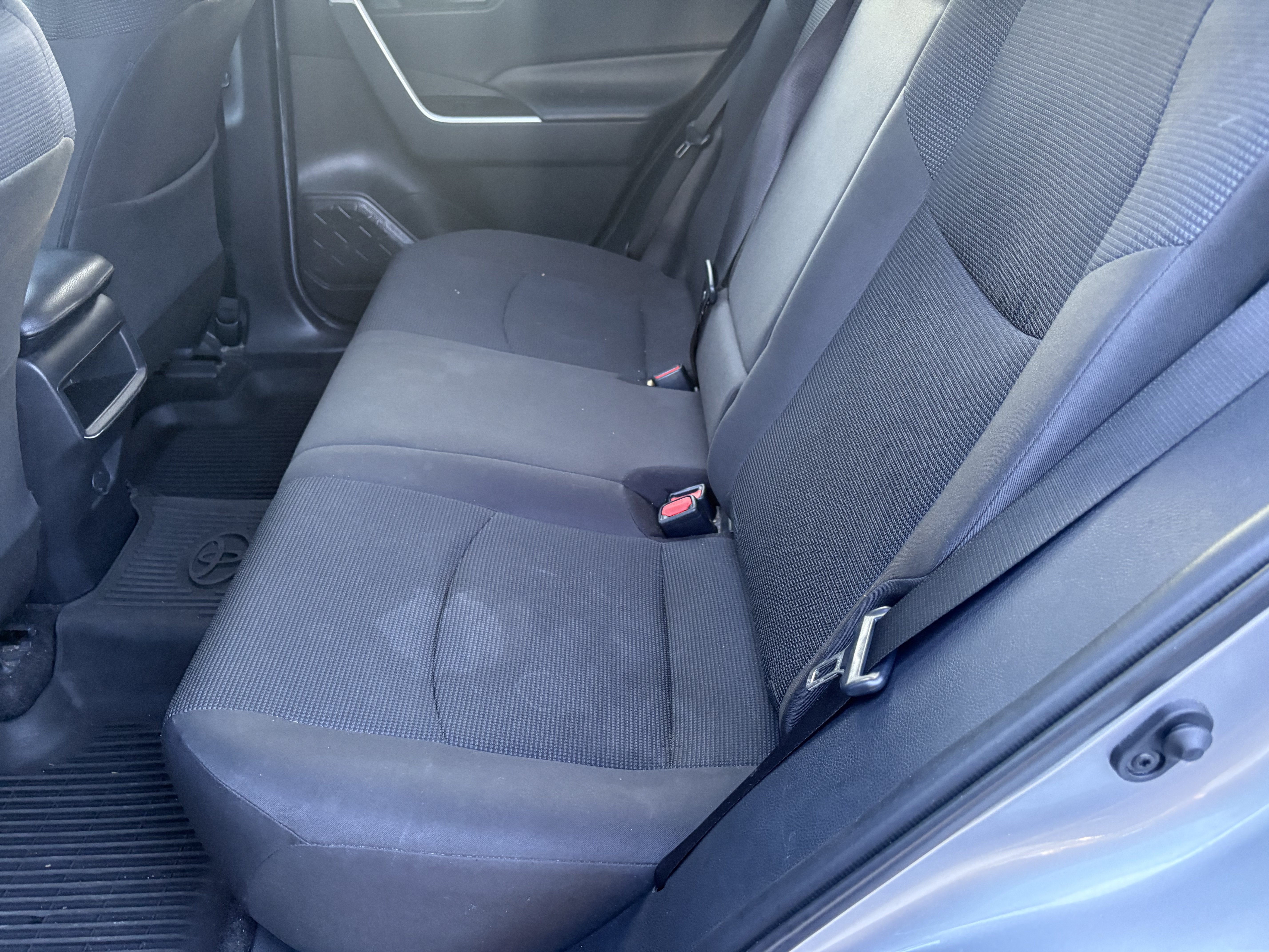 Used 2020 Toyota RAV4 LE FWD image 8