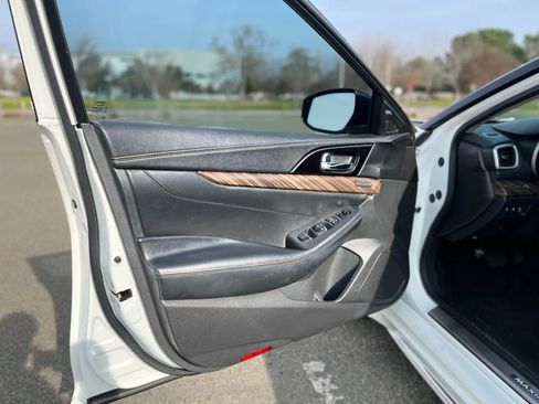 Used 2016 Nissan Maxima Platinum w/ Interior Lighting Package image 9