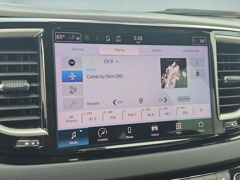 Used 2023 Chrysler Pacifica Touring-L FWD image 23