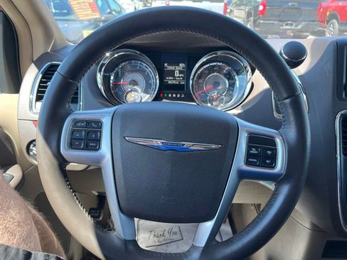 Used 2013 Chrysler Town & Country Touring FWD image 20