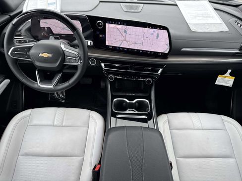 Used 2025 Chevrolet Traverse High Country AWD/4WD image 9