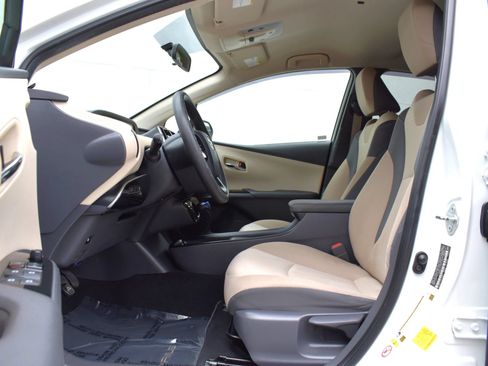 Used 2016 Toyota Prius Two FWD image 10
