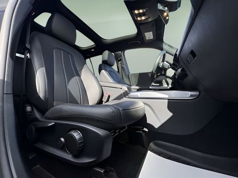 Used 2022 Mercedes-Benz GLB 250 4MATIC w/ Premium Package Lite image 24