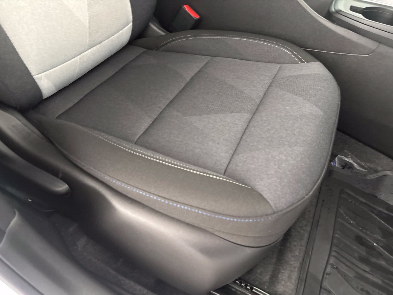 Used 2025 Chevrolet Trax LS w/ LS Convenience Package FWD image 30