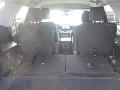 Used 2022 Ford Explorer XLT image 17