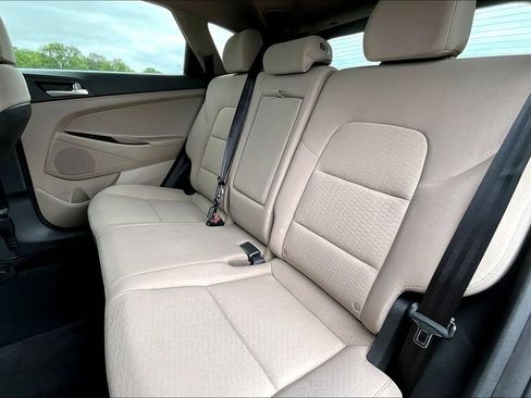 Used 2019 Hyundai Tucson SE AWD/4WD image 25