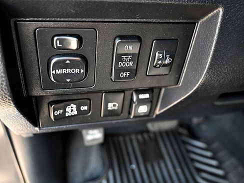 Used 2018 Toyota Tundra SR5 w/ SR5 Upgrade Package RWD image 18