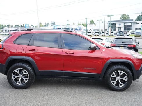 Used 2015 Jeep Cherokee Trailhawk w/ Ventilated/Heated Seat Group AWD/4WD image 6