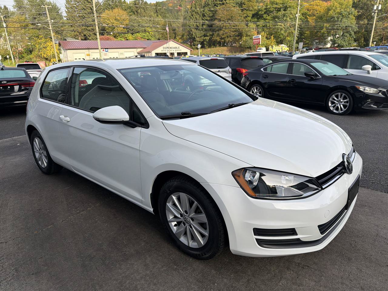 Used 2015 Volkswagen Golf S FWD image 3