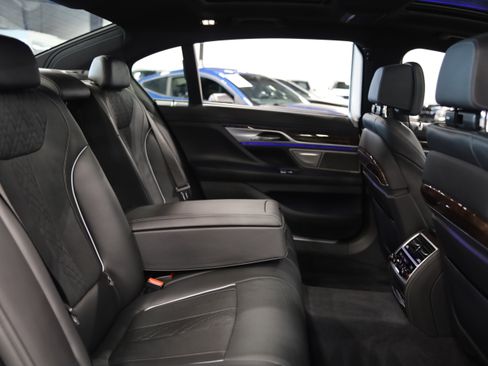 Used 2019 BMW 750i xDrive w/ Executive Package AWD/4WD image 42