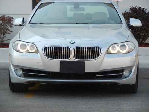 Used 2012 BMW 550i xDrive Sedan image 8