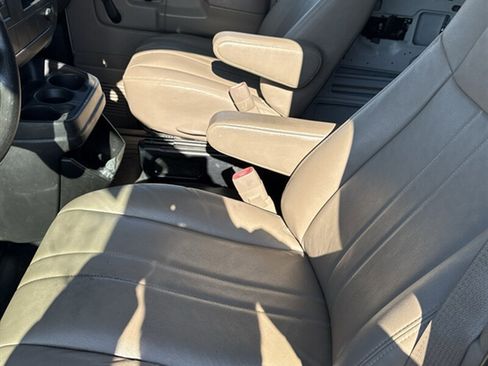 Used 2011 Chevrolet Express 2500 image 10