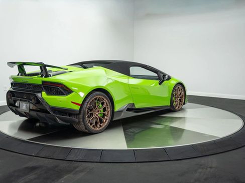 Used 2019 Lamborghini Huracan Performante AWD/4WD image 16