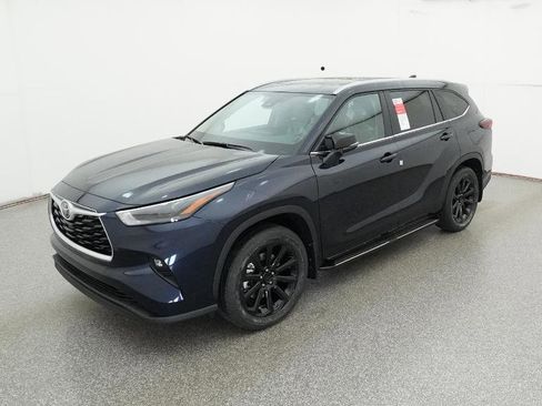 New 2026 Toyota Highlander XLE image 1