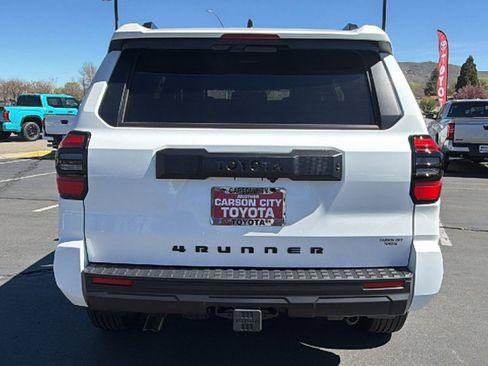 New 2026 Toyota 4Runner SR5 AWD/4WD image 4
