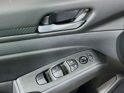 Used 2025 Nissan Altima 2.5 SV image 15