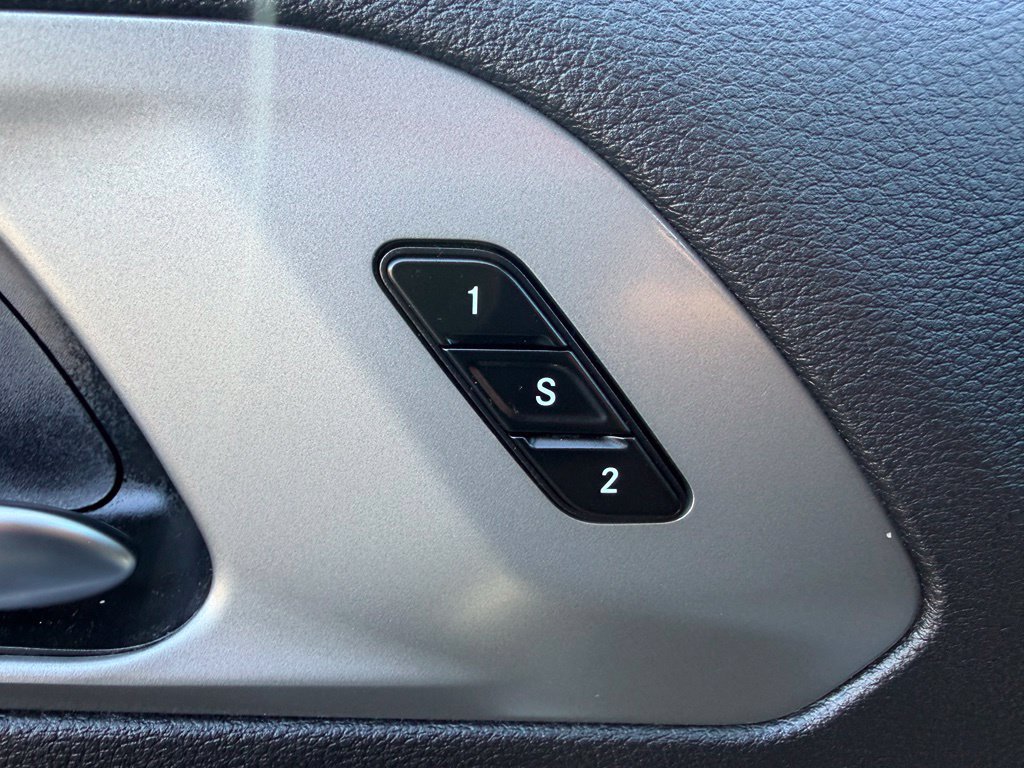 Used 2025 Chrysler Pacifica Select FWD image 14