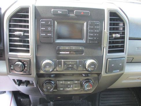 Used 2019 Ford F250 XL w/ Power Equipment Group image 9