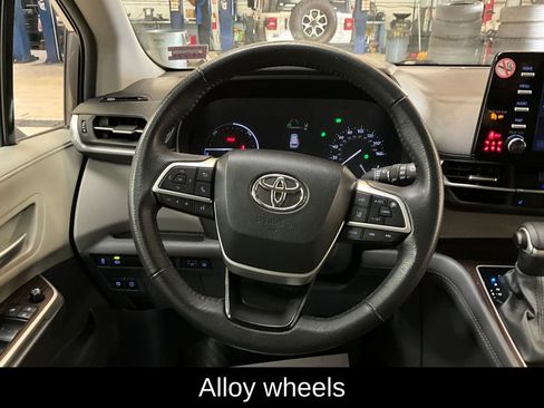 Used 2024 Toyota Sienna XLE image 11