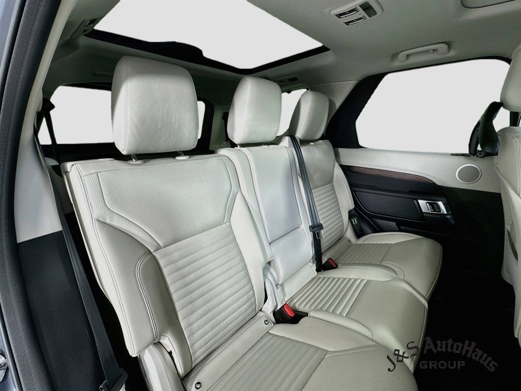 Used 2024 Land Rover Discovery S AWD/4WD image 34