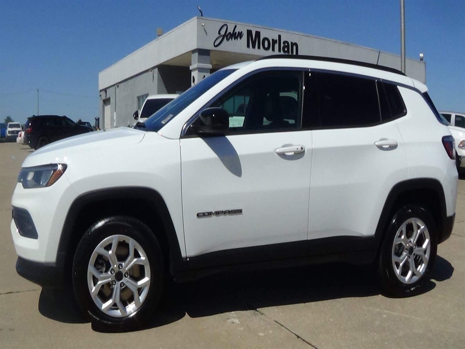 Certified 2025 Jeep Compass Latitude AWD/4WD image 1