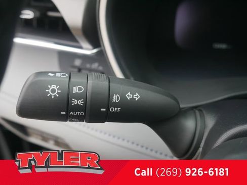 Used 2024 Toyota Highlander Limited AWD/4WD image 25