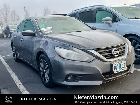 Used 2017 Nissan Altima 2.5 SV image 1