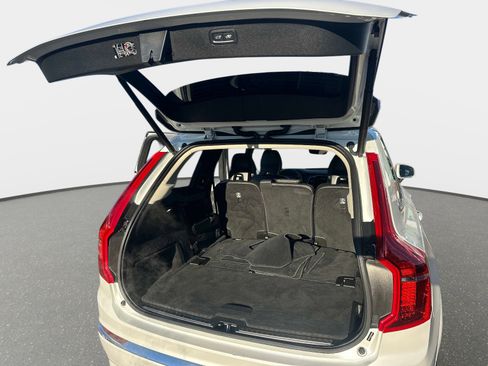 Certified 2025 Volvo XC90 B5 Core image 11