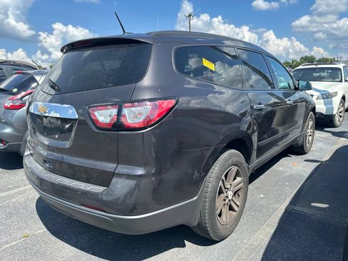 Used 2017 Chevrolet Traverse LS FWD image 3