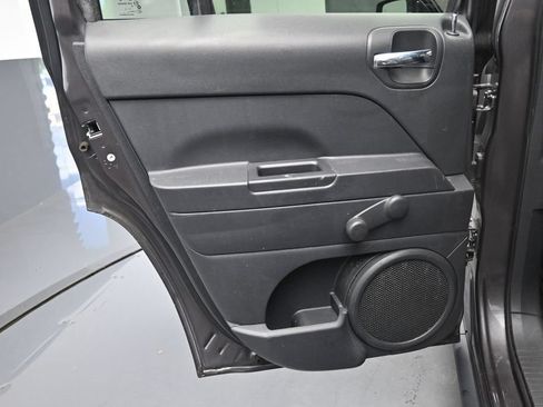 Used 2015 Jeep Patriot Sport FWD image 19