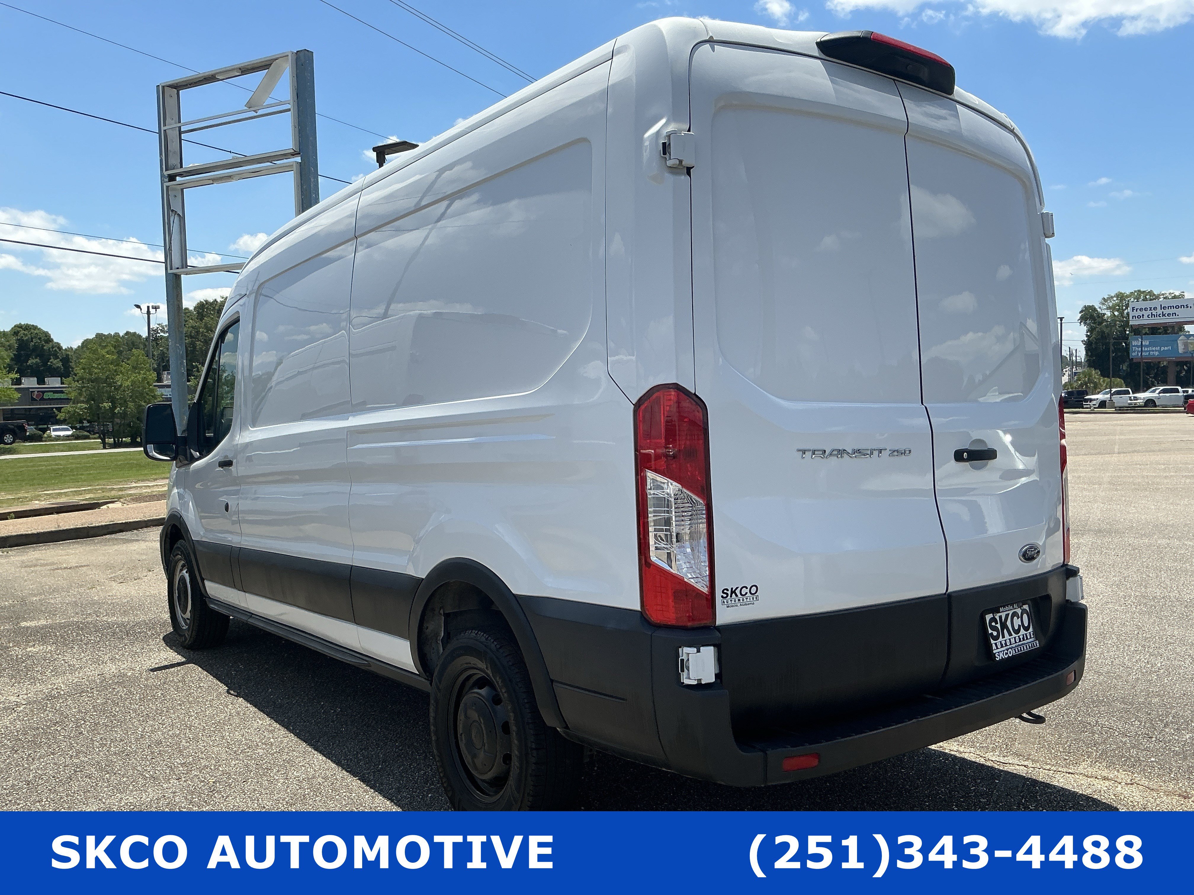 Used 2023 Ford Transit 250 Medium Roof RWD image 3