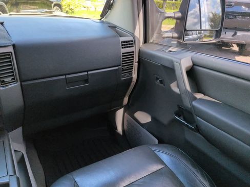 Used 2004 Nissan Titan LE w/ (Tow) Big Tow Pkg RWD image 16