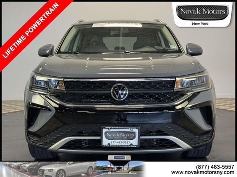Used 2022 Volkswagen Taos SE image 2