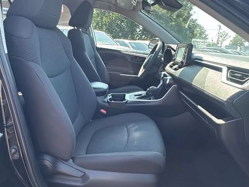 Used 2021 Toyota RAV4 LE FWD image 25