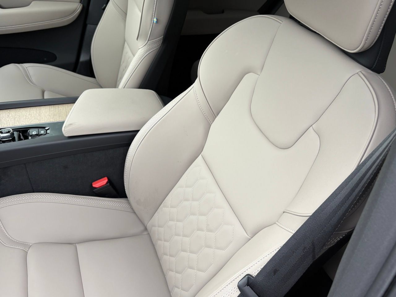New 2026 Volvo XC60 B5 Plus w/ Protection Package Premier AWD/4WD image 20