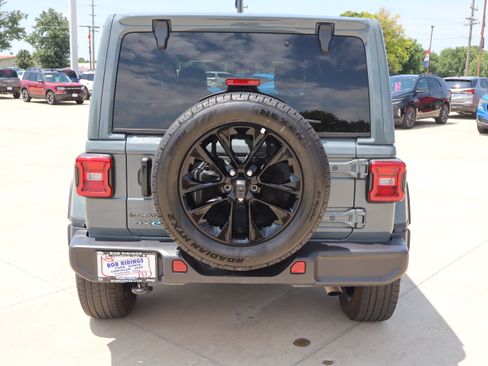 Used 2025 Jeep Wrangler Unlimited Sahara AWD/4WD image 6