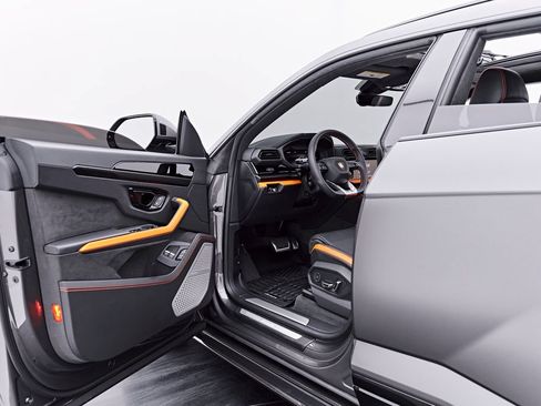 Used 2025 Lamborghini Urus Performante AWD/4WD image 47