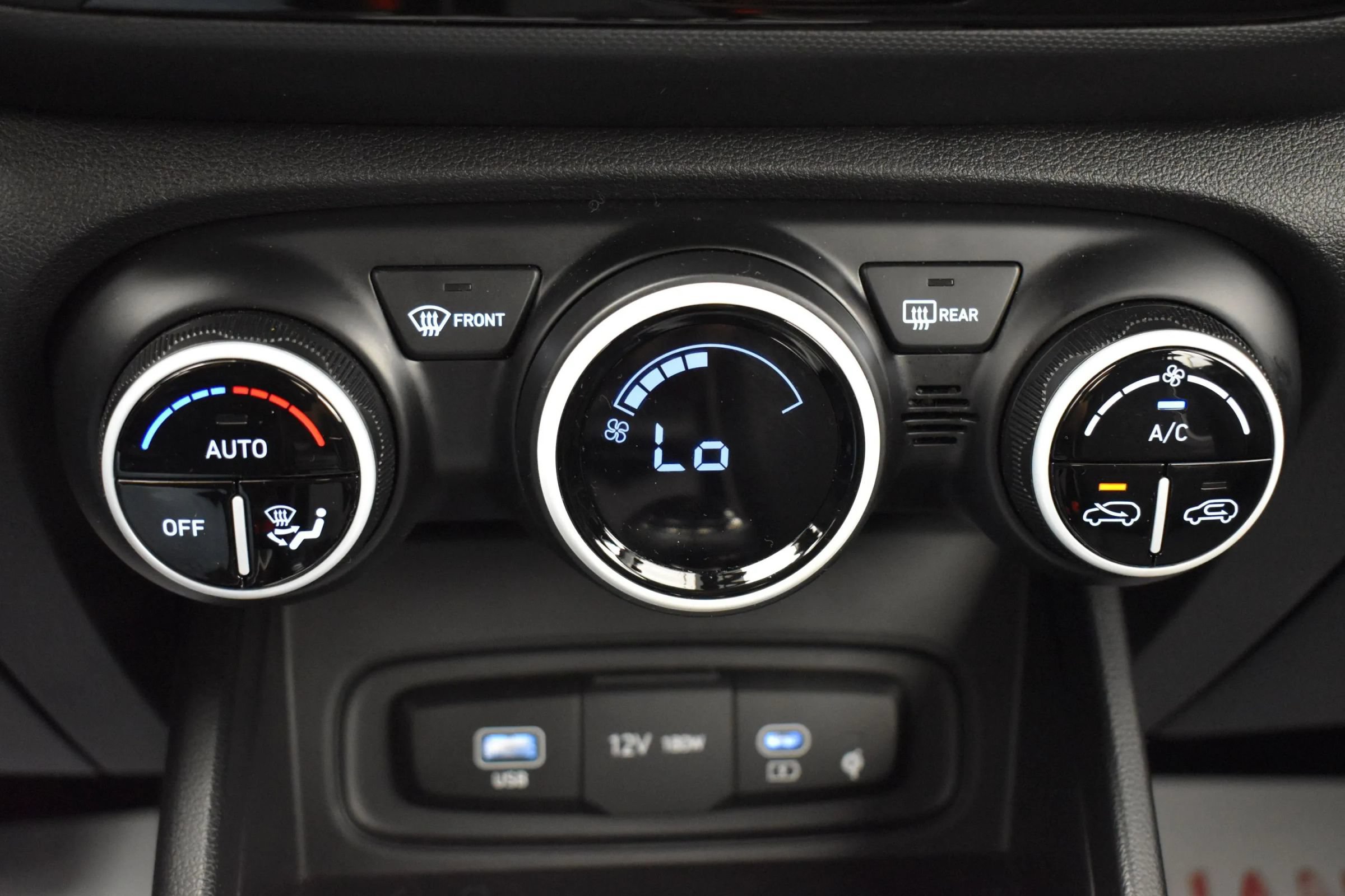 Used 2025 Hyundai Venue Limited FWD image 33