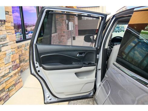 Used 2022 Honda Pilot Touring image 17