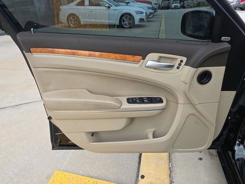 Used 2012 Chrysler 300 Limited w/ Luxury Group image 11
