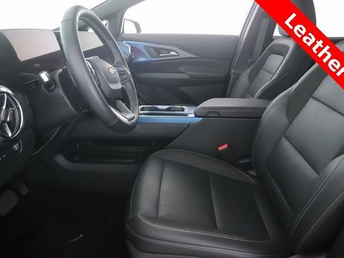 Used 2025 Chevrolet Equinox EV LT w/ Convenience Package image 16